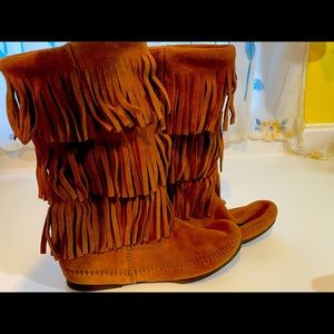 REAL Minnetonka Suede Leather Calf-length Boots
Light brown, soft!!